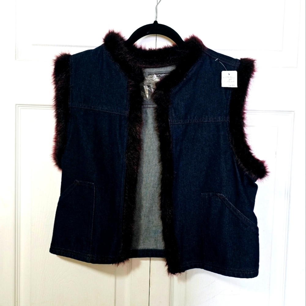 NEW! JAMIE NICOLE Women's Size Large Dark Blue Cropped Denim Vest w/Fur